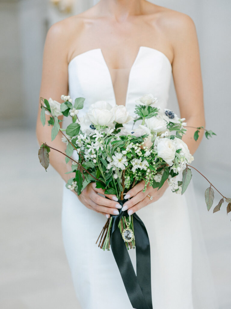 bride holding her bouquet of qhite flowers